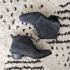 Vionic 10 grey stacked heel lace up front ankle booties